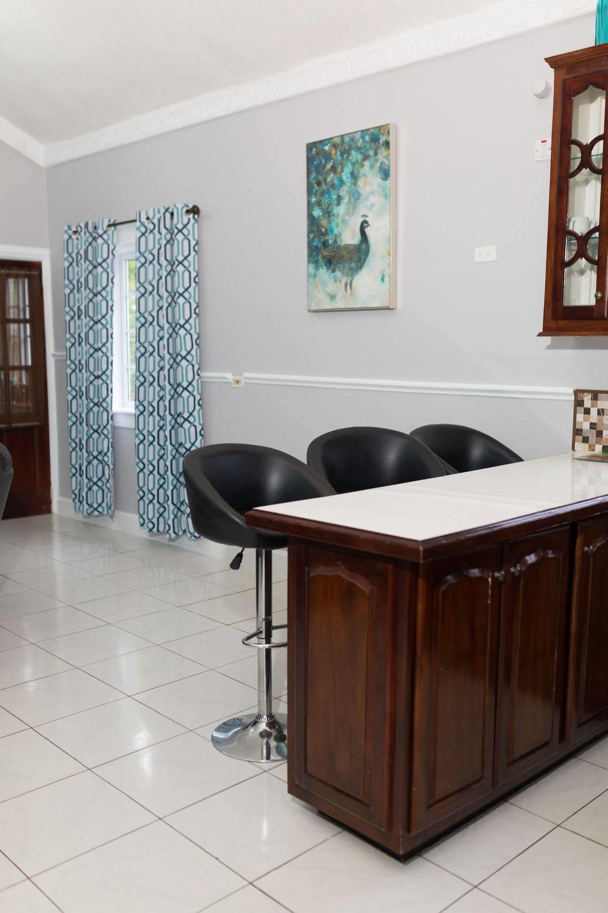 Casa Tianna Guest Apartments Kingston Exterior photo