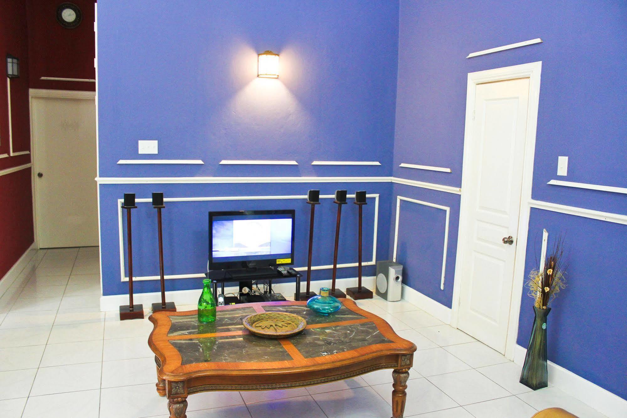Casa Tianna Guest Apartments Kingston Exterior photo