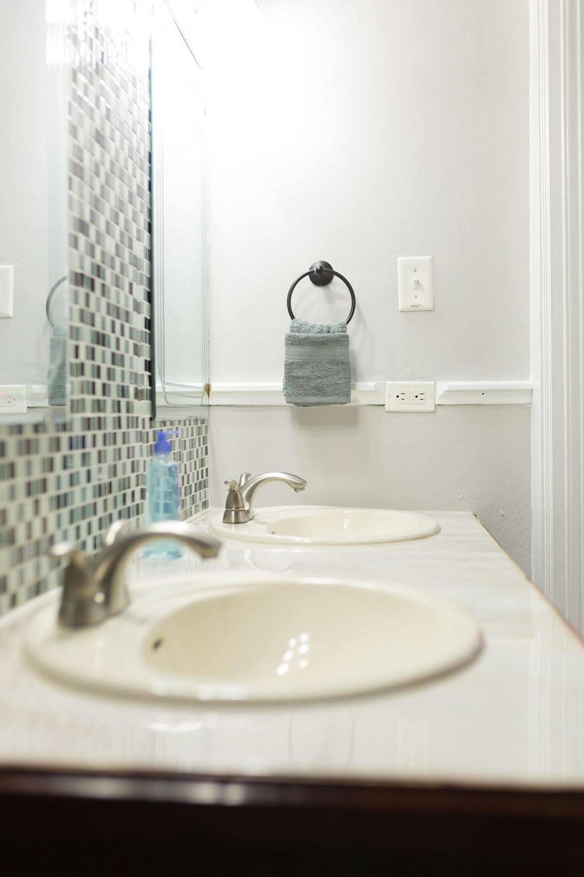 Casa Tianna Guest Apartments Kingston Exterior photo